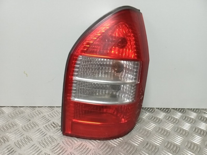 Recambio de piloto trasero derecho para opel zafira a elegance referencia OEM IAM 93175679  