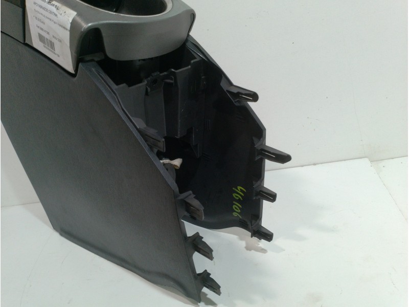 Recambio de apoyabrazos central para toyota prius (nhw30) plug-in hybrid advance referencia OEM IAM 5890147090  