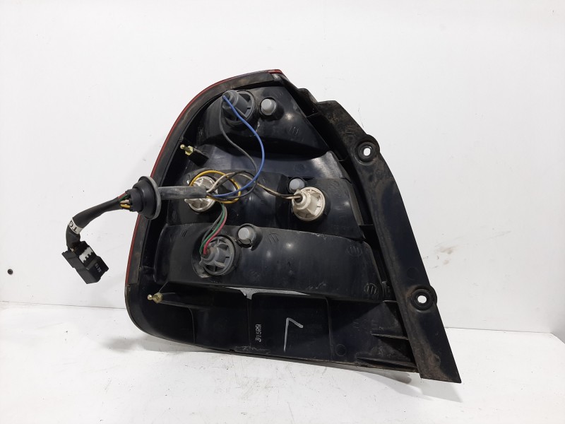 Recambio de piloto trasero derecho para daewoo nubira berlina sx (1999) referencia OEM IAM 96272129  