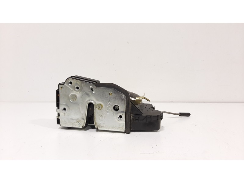 Recambio de cerradura puerta trasera izquierda para bmw serie 3 berlina (e46) 316i referencia OEM IAM  7 PINES 