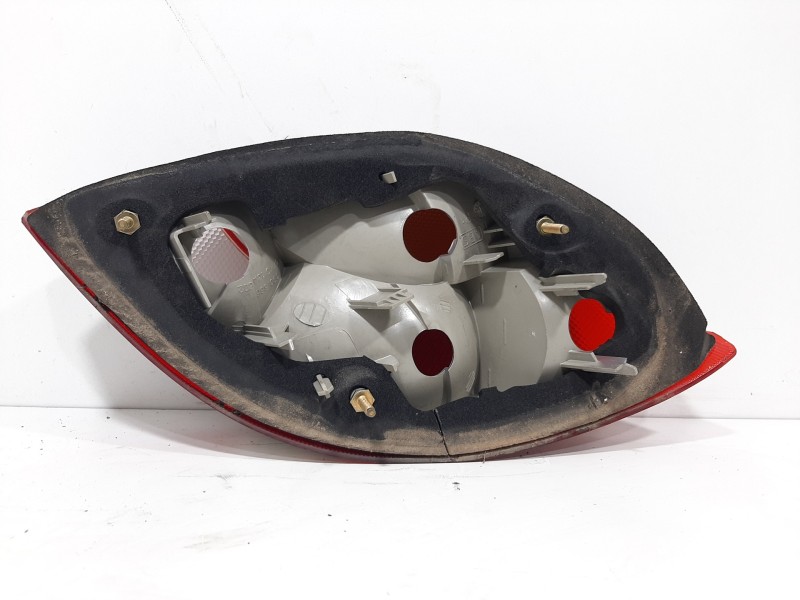 Recambio de piloto trasero derecho para ford ka (ccq) básico referencia OEM IAM 1105788  