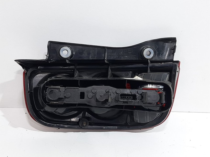 Recambio de piloto trasero derecho para nissan micra (k12e) acenta referencia OEM IAM 26554AX720  