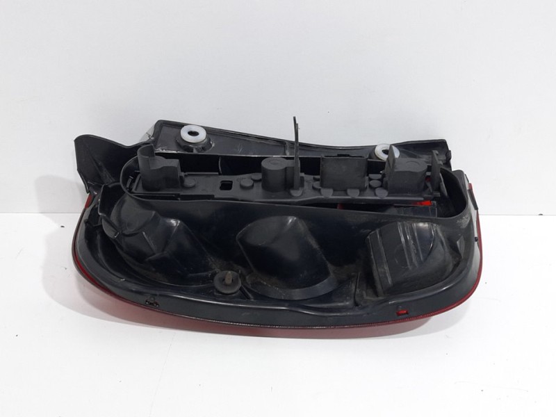 Recambio de piloto trasero derecho para nissan micra (k12e) acenta referencia OEM IAM 26554AX720  