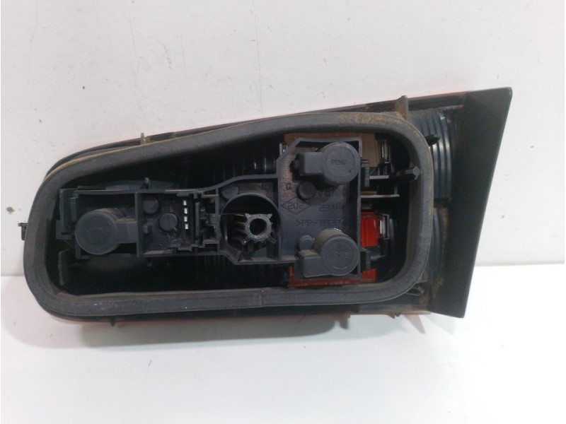 Recambio de piloto porton trasero izquierdo para renault laguna ii (bg0) authentique referencia OEM IAM 82000002475  