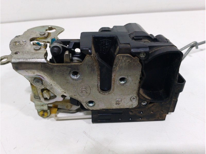 Recambio de cerradura puerta delantera derecha para chevrolet aveo lt referencia OEM IAM 42373394  