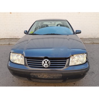 VOLKSWAGEN BORA BERLINA (1J2)