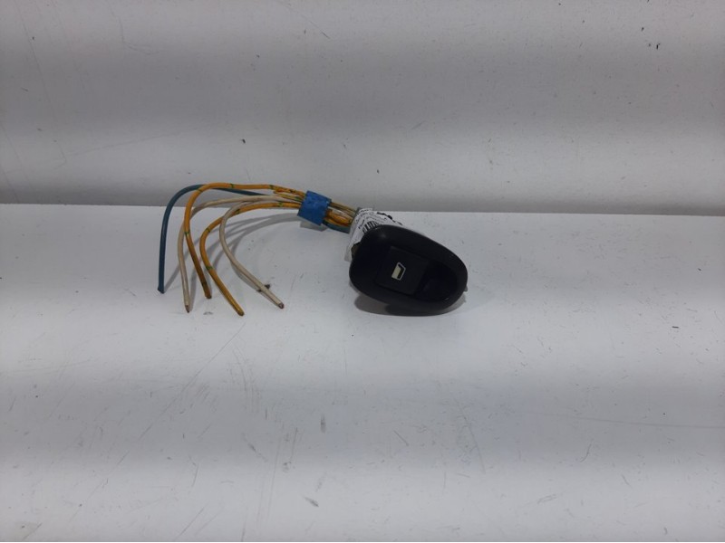 Recambio de mando elevalunas trasero derecho para citroën c3 1.4 sx plus referencia OEM IAM 25943  