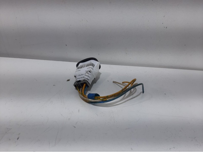 Recambio de mando elevalunas trasero derecho para citroën c3 1.4 sx plus referencia OEM IAM 25943  