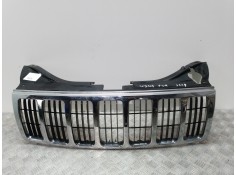 Recambio de rejilla delantera para jeep gr. cherokee (wh) 3.0 crd laredo referencia OEM IAM 55156814AE