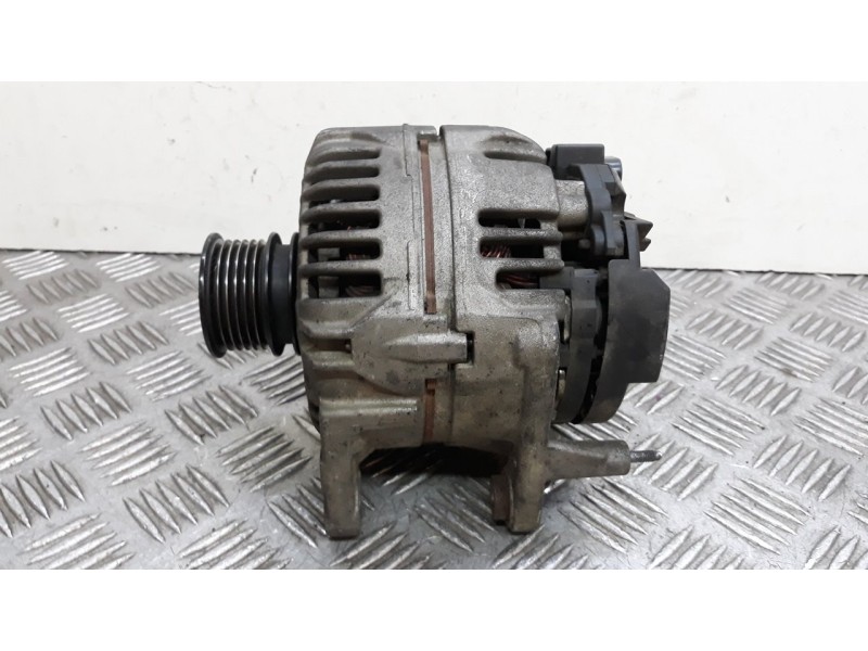 Recambio de alternador para seat cordoba berlina (6k2) stella referencia OEM IAM 037903025M  