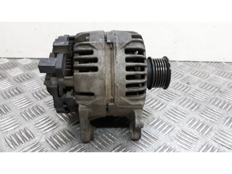 Recambio de alternador para seat cordoba berlina (6k2) stella referencia OEM IAM 037903025M  