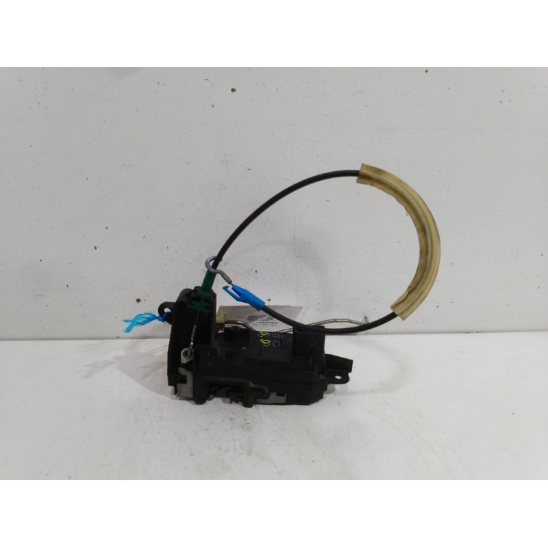 Recambio de cerradura puerta delantera derecha para opel zafira b family referencia OEM IAM 13210749  