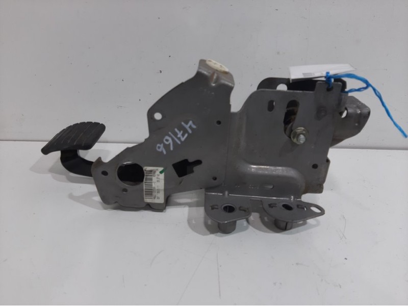 Recambio de pedal freno para renault megane iii berlina 5 p dynamique referencia OEM IAM 465010015R  