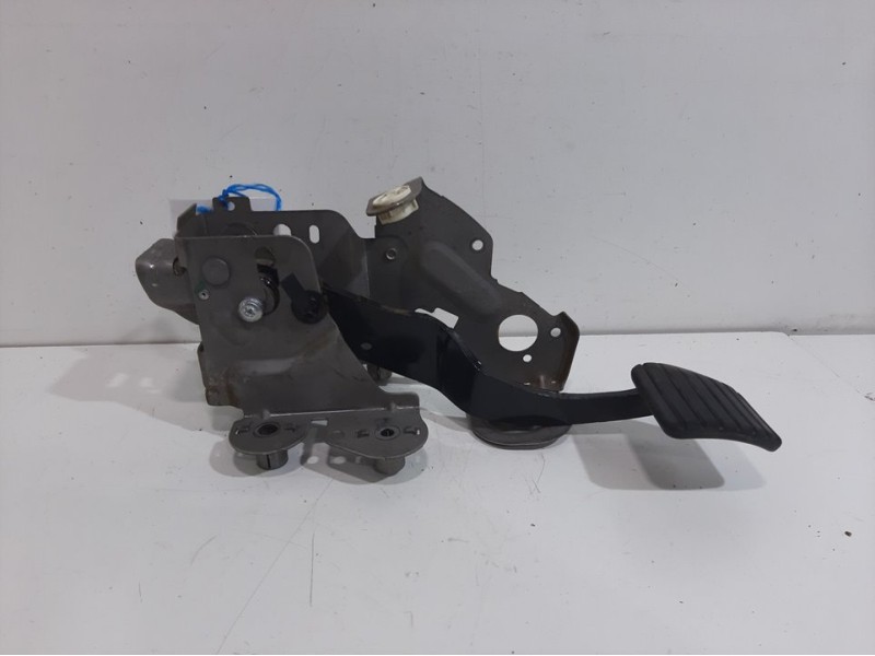 Recambio de pedal freno para renault megane iii berlina 5 p dynamique referencia OEM IAM 465010015R  