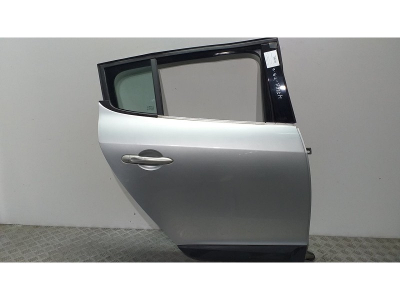Recambio de puerta trasera derecha para renault megane iii berlina 5 p dynamique referencia OEM IAM  PLATA 
