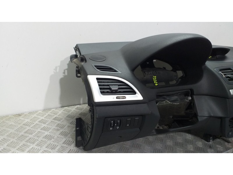 Recambio de salpicadero para renault megane iii berlina 5 p dynamique referencia OEM IAM   