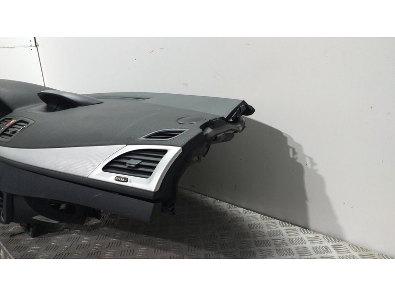 Recambio de salpicadero para renault megane iii berlina 5 p dynamique referencia OEM IAM   