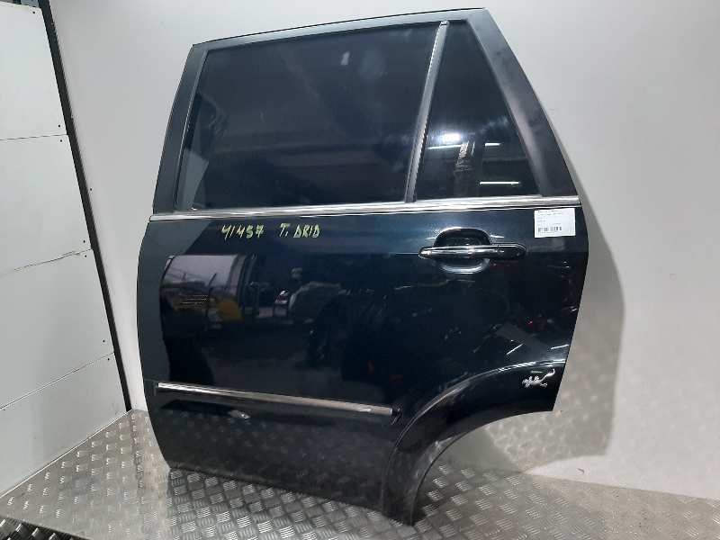 Recambio de puerta trasera izquierda para tata aria referencia OEM IAM  NEGRO 