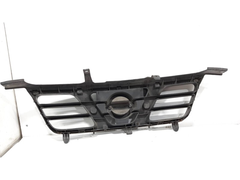 Recambio de rejilla delantera para nissan x-trail (t30) comfort referencia OEM IAM  PLATA 