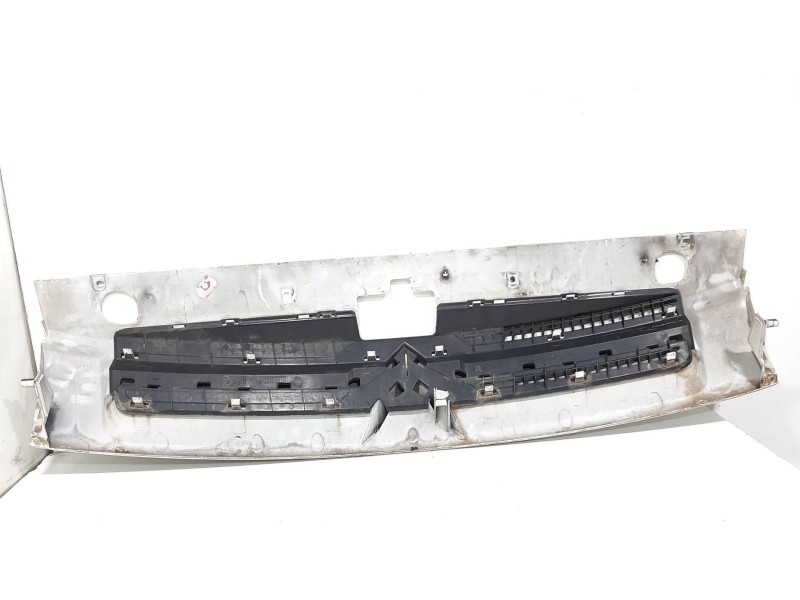 Recambio de rejilla delantera para citroën berlingo 1.9 d x familiar referencia OEM IAM  BLANCO 