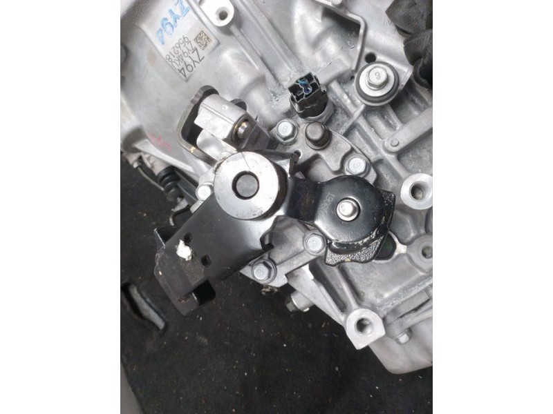 Recambio de caja cambios para hyundai kona essence 2wd referencia OEM IAM 2Y94  