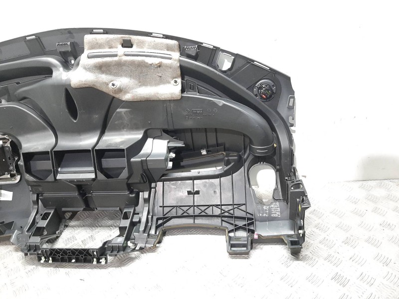 Recambio de salpicadero para renault scenic ii luxe privilege referencia OEM IAM 8200232649  