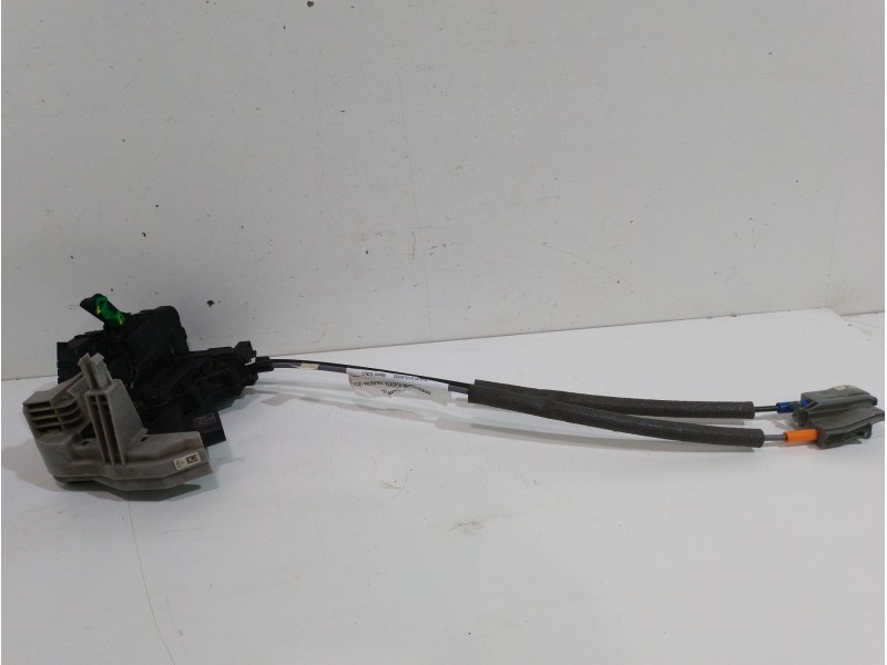 Recambio de cerradura puerta trasera izquierda para hyundai kona essence 2wd referencia OEM IAM 81410J9000  