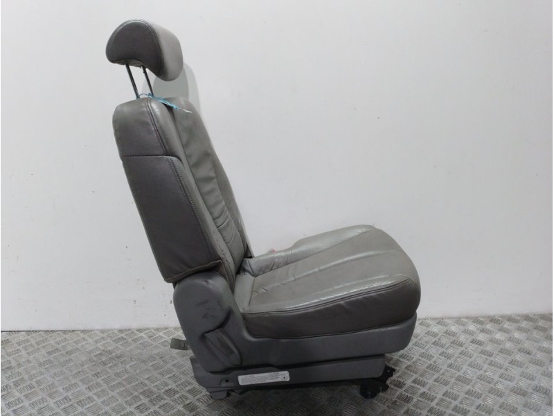 Recambio de asiento trasero derecho para kia carnival 2.9 crdi vgt active referencia OEM IAM   