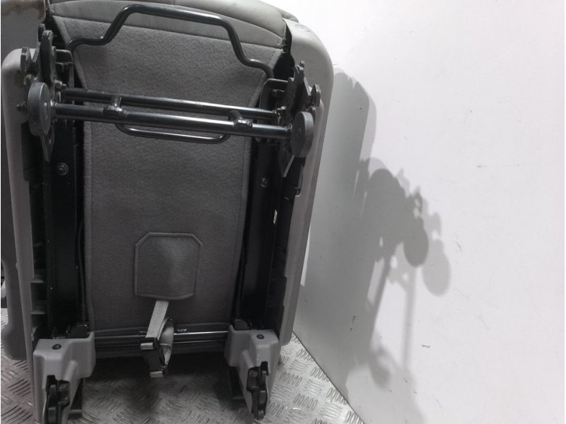 Recambio de asiento trasero derecho para kia carnival 2.9 crdi vgt active referencia OEM IAM   