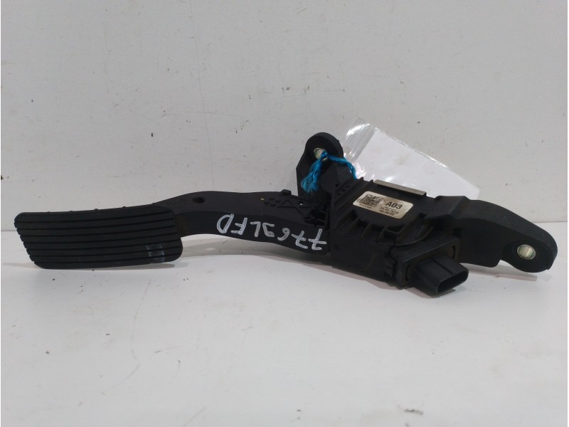 Recambio de pedal acelerador para hyundai kona essence 2wd referencia OEM IAM 32700H8100  