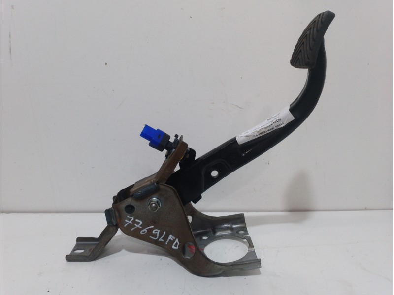 Recambio de pedal freno para hyundai kona essence 2wd referencia OEM IAM 32800J9100 6 PINES 