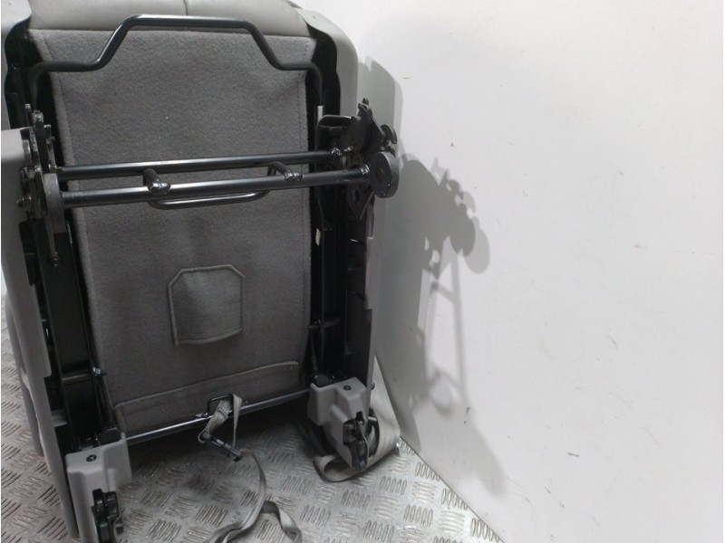 Recambio de asiento trasero medio para kia carnival 2.9 crdi vgt active referencia OEM IAM   