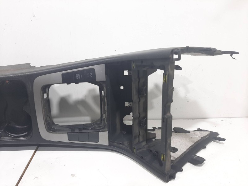 Recambio de consola central para volkswagen passat berlina (3c2) advance referencia OEM IAM    Recambio de consola central para volkswagen passat berlina (3c2) advance referencia OEM IAM