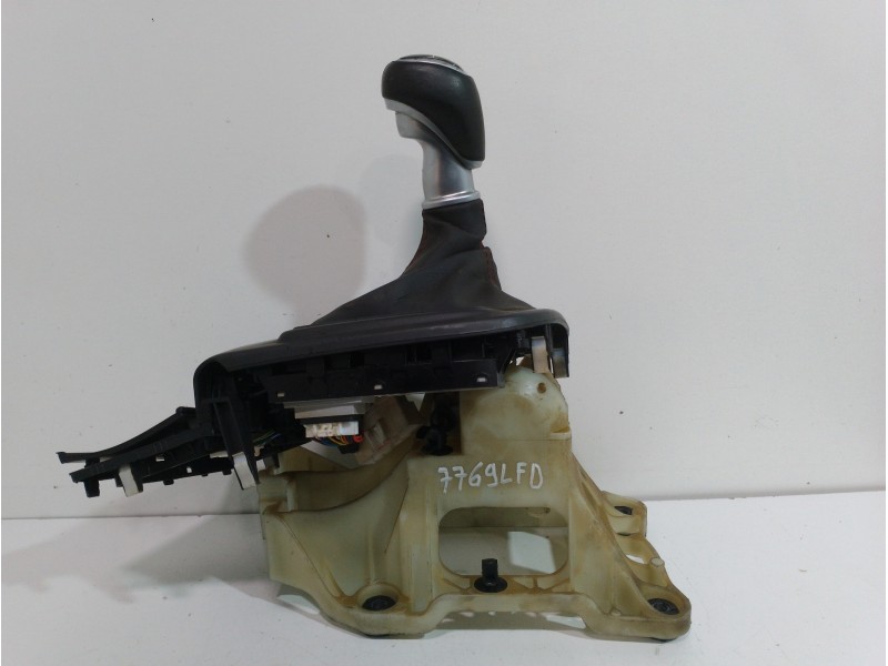 Recambio de palanca cambio para hyundai kona essence 2wd referencia OEM IAM 43700J9110  