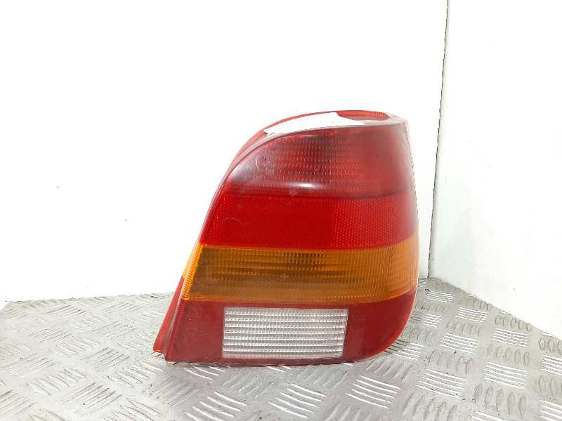 Recambio de piloto trasero derecho para ford fiesta berl./courier surf referencia OEM IAM 7070864  