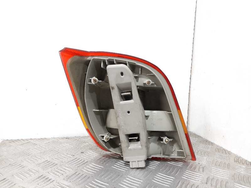 Recambio de piloto trasero derecho para ford fiesta berl./courier surf referencia OEM IAM 7070864  