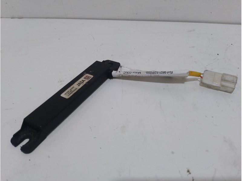 Recambio de antena para hyundai kona essence 2wd referencia OEM IAM 95420J4000  