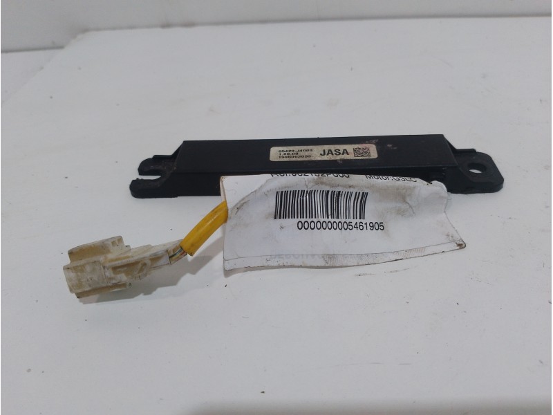 Recambio de antena para hyundai kona essence 2wd referencia OEM IAM 95420J4000  