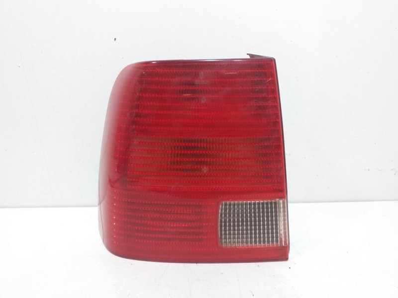 Recambio de piloto trasero izquierdo para volkswagen passat berlina (3b2) comfortline referencia OEM IAM 3B5945257  