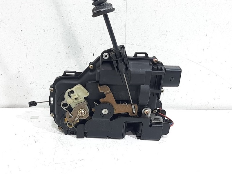 Recambio de cerradura puerta delantera izquierda para volkswagen golf iv berlina (1j1) conceptline referencia OEM IAM C3B1837015