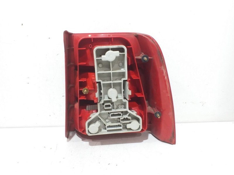 Recambio de piloto trasero izquierdo para volkswagen passat berlina (3b2) comfortline referencia OEM IAM 3B5945257  