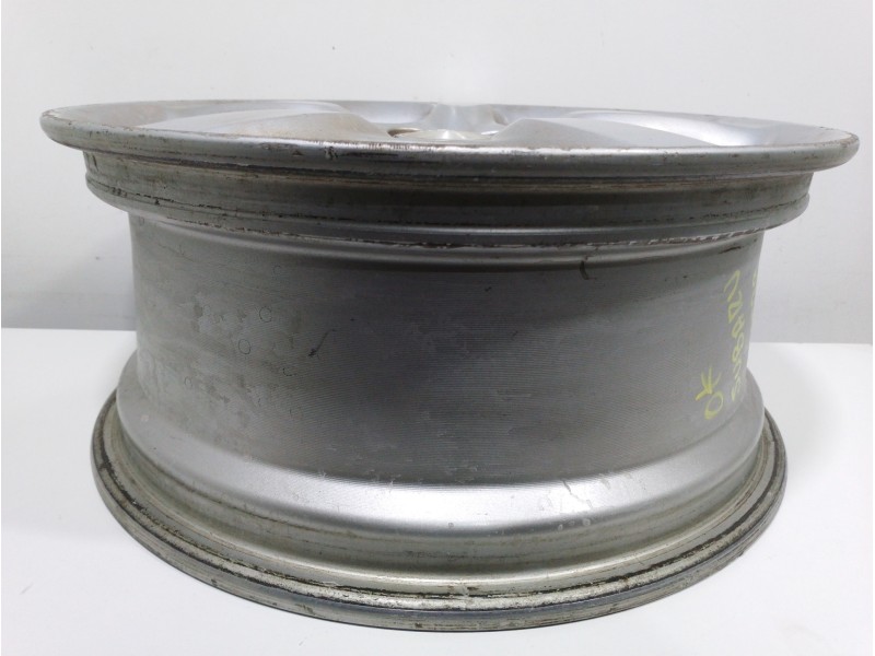 Recambio de llanta para subaru legacy berl. b13 (bl) 2.5 se referencia OEM IAM 28111AG000  