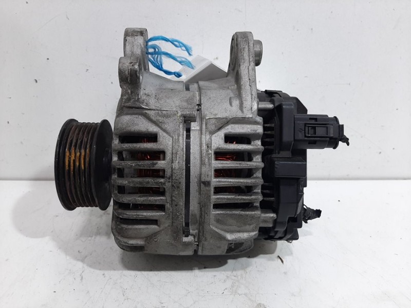 Recambio de alternador para nissan atleon referencia OEM IAM 8EL011711561  