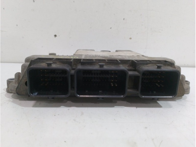 Recambio de centralita motor uce para peugeot 307 berlina (s2) xs referencia OEM IAM 0281011863 9653958980 