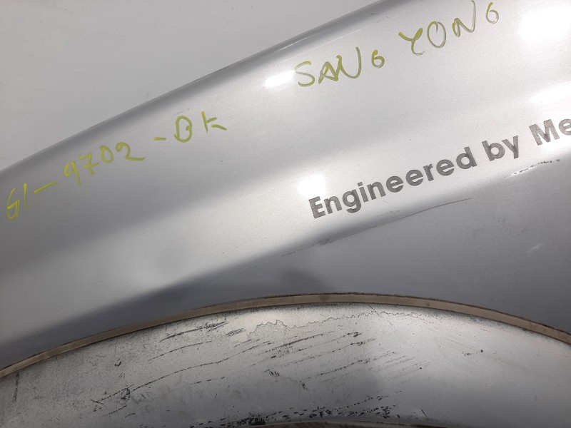 Recambio de aleta delantera izquierda para ssangyong musso 2.3 tdi referencia OEM IAM  PLATA 