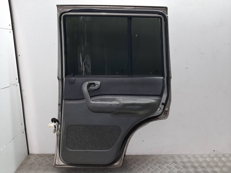 Recambio de puerta trasera derecha para ssangyong musso 2.3 tdi referencia OEM IAM  PLATA 