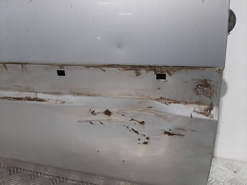 Recambio de puerta trasera derecha para ssangyong musso 2.3 tdi referencia OEM IAM  PLATA 