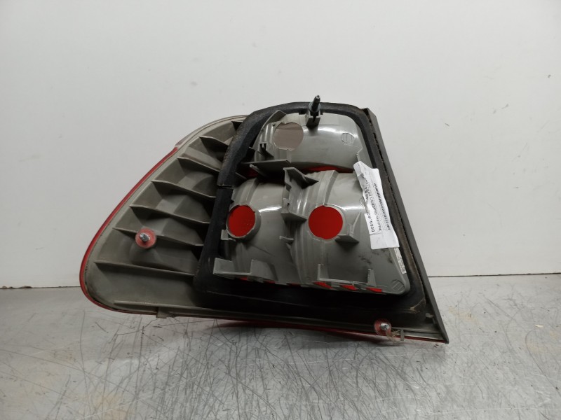 Recambio de piloto trasero derecho para bmw serie 3 berlina (e46) 330d referencia OEM IAM 63216946534  