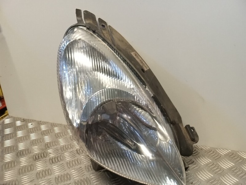 Recambio de faro derecho para citroën xsara picasso 1.8 16v referencia OEM IAM 6205W0  