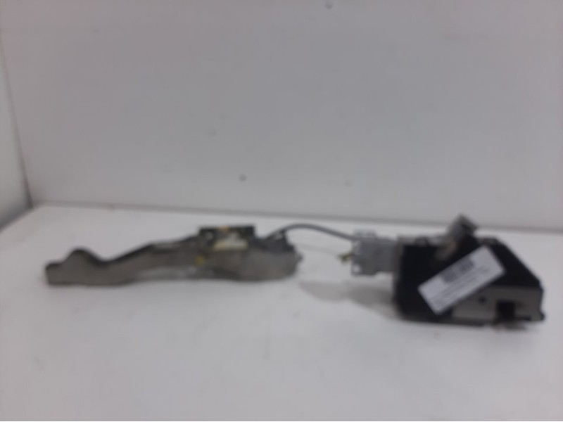 Recambio de cerradura puerta trasera derecha para citroën c4 berlina collection referencia OEM IAM 9138T5  